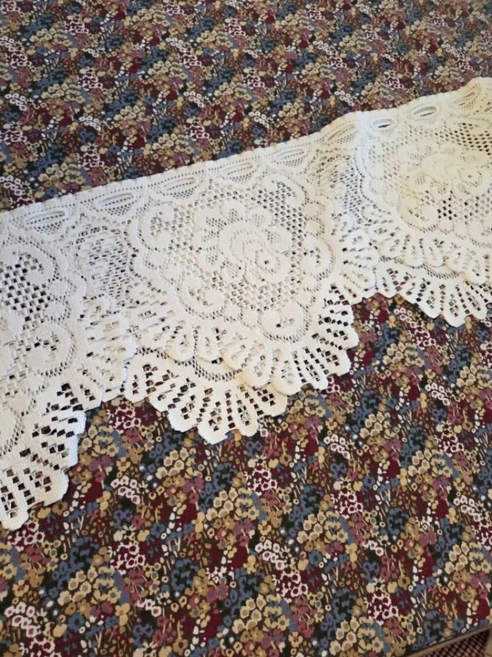 Vintage lace valance curtain approximately 20